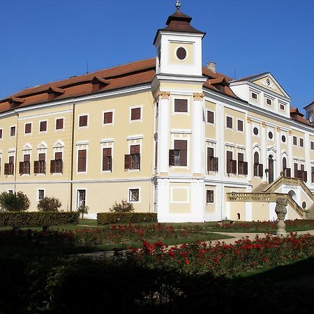 Penzion U Tomcalu Terezin  Exterior photo