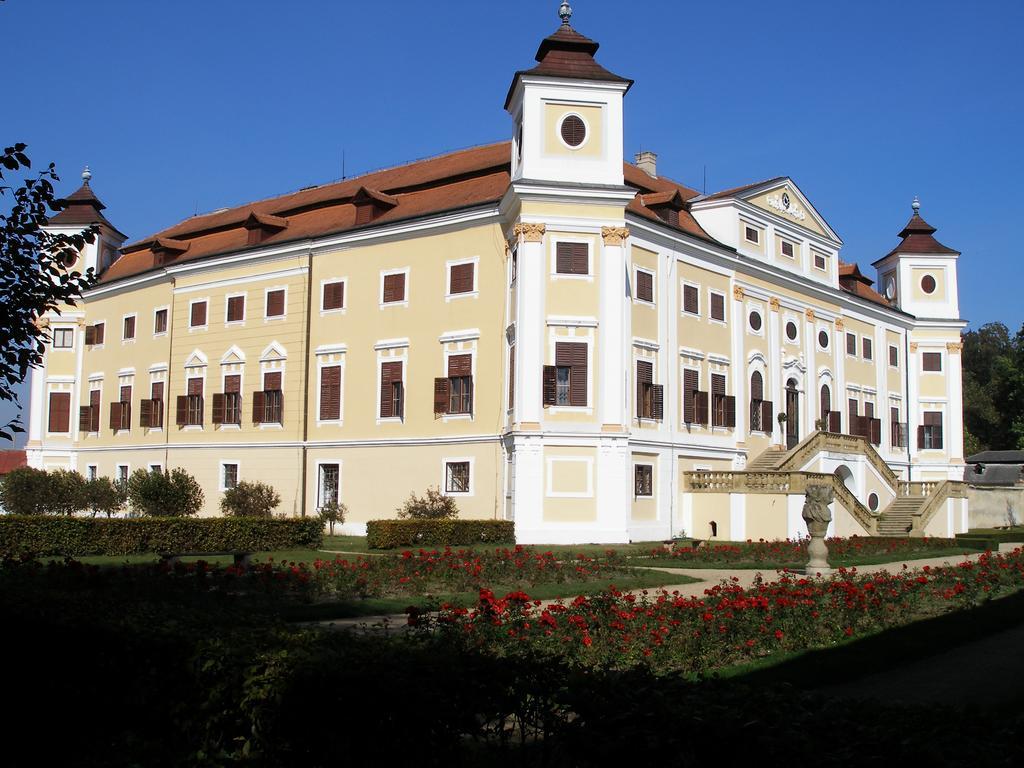 Penzion U Tomcalu Terezin  Exterior photo
